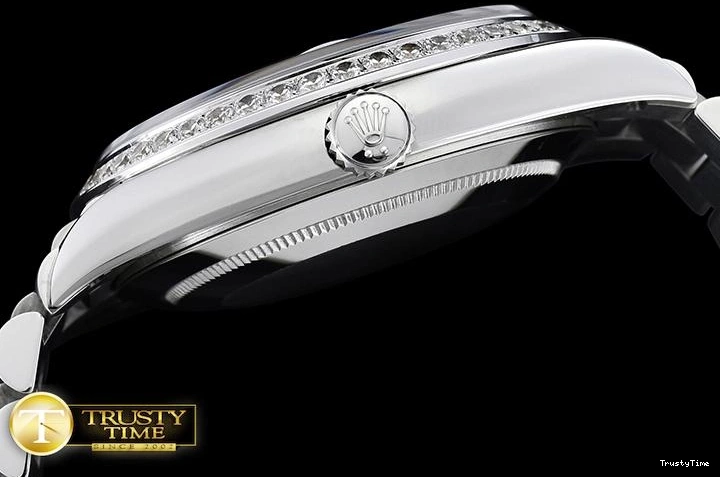 0213 RDD0207F – DayDate Compact 677